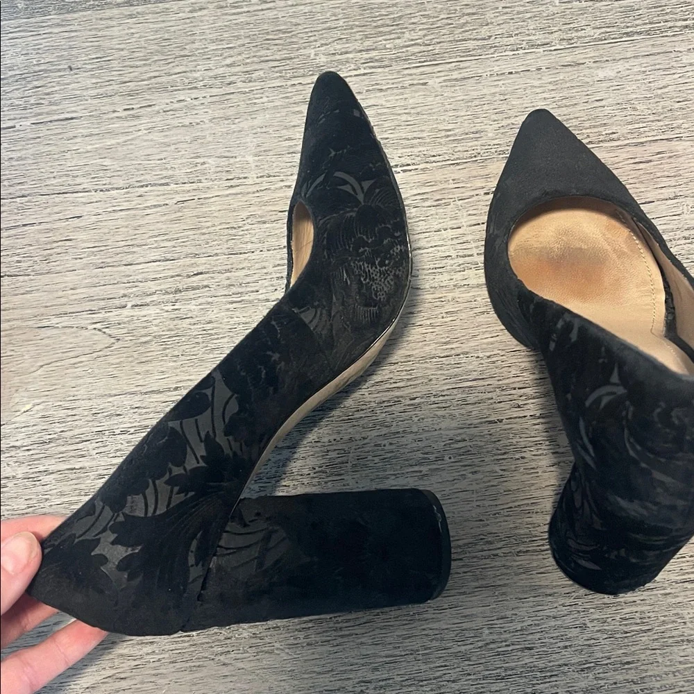 Pour La Victoire Black Floral Pointed Toe Pumps